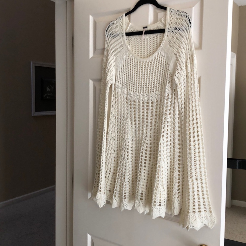 Bell sleeve light weight sweater